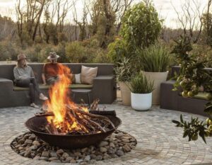 Cozy backyard fire pits for gatherings